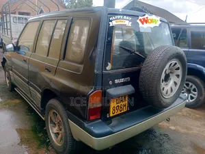 Suzuki Escudo 2000 Black