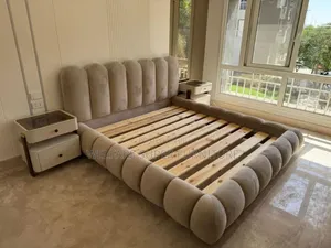 Suitable 5 6bed Brown in Color