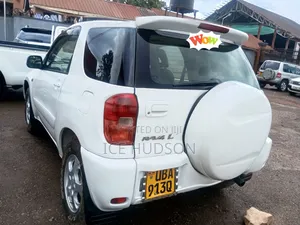 Toyota RAV4 2004 White