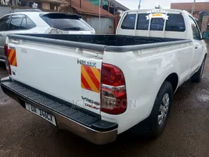 Toyota Hilux 2012 White