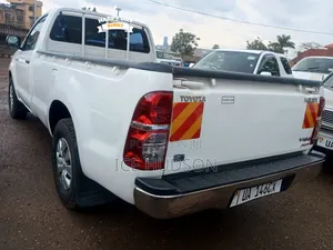 Toyota Hilux 2012 White