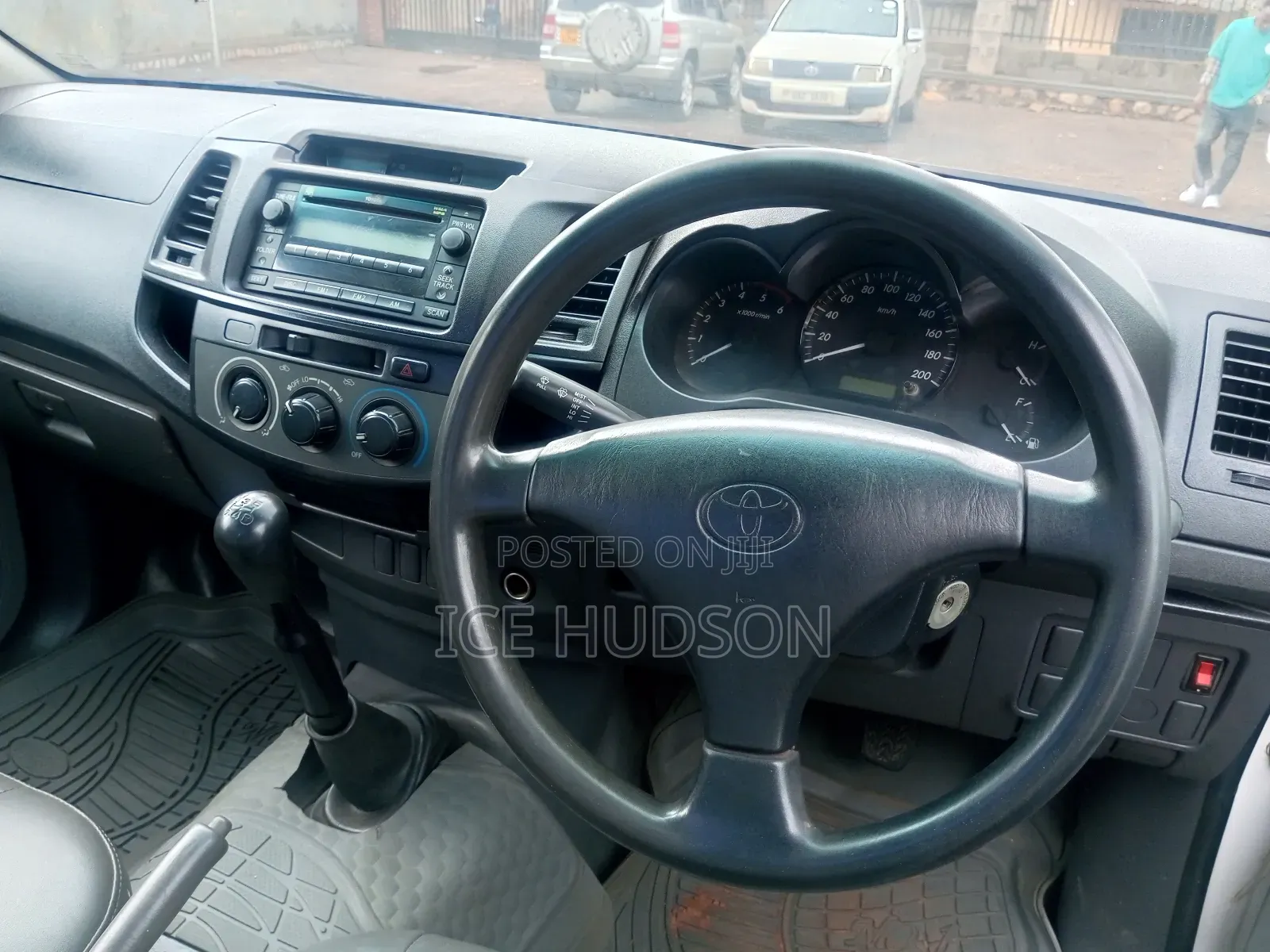 Toyota Hilux 2012 White