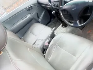 Toyota Hilux 2012 White