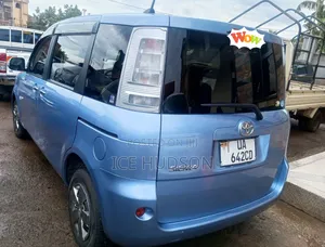 Toyota Sienta 2012 Blue