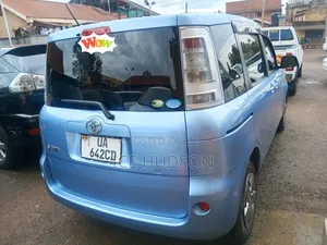 Toyota Sienta 2012 Blue