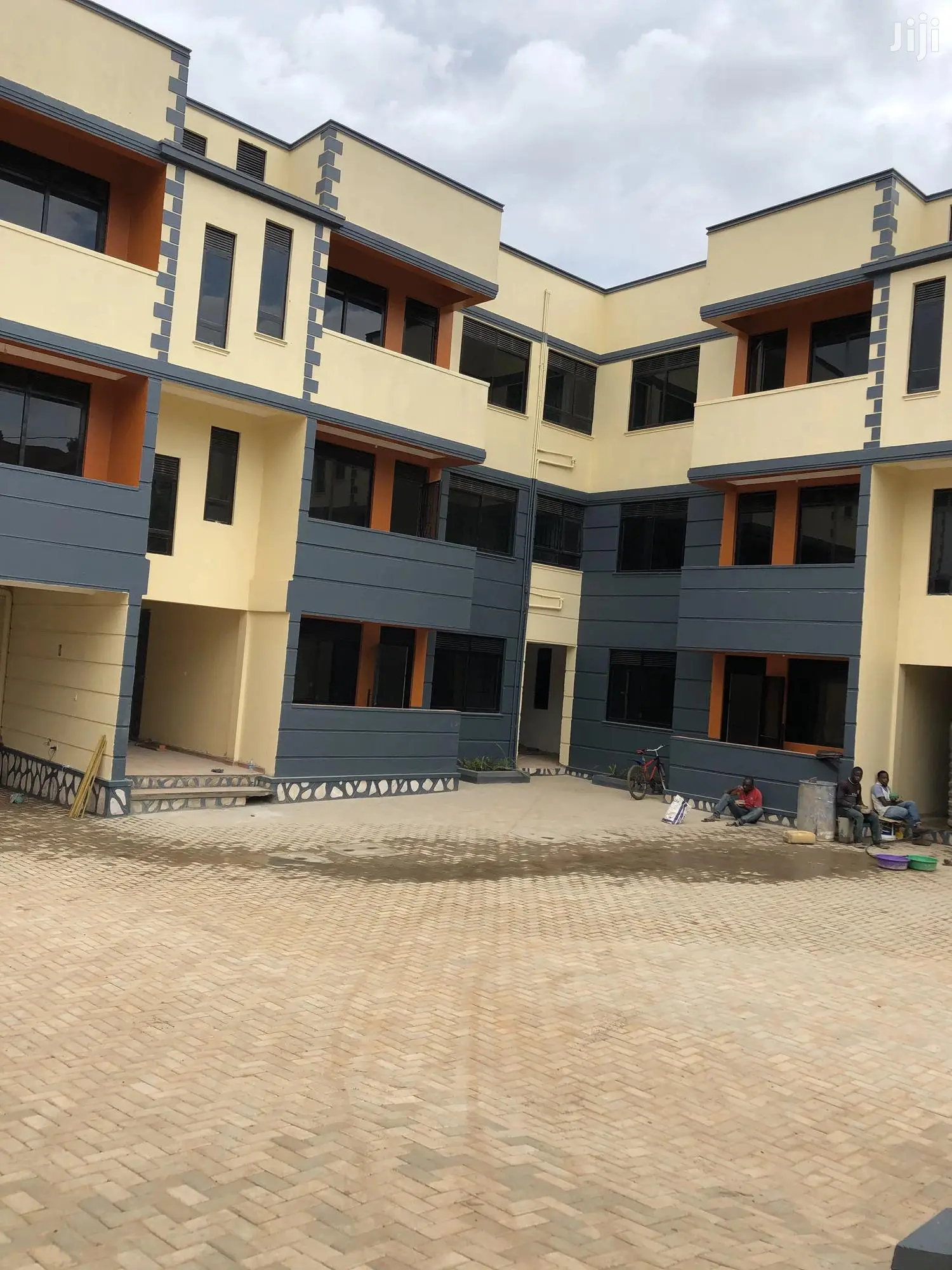 Condomimiums In Kira Tarmacked Neighborhood For Sell