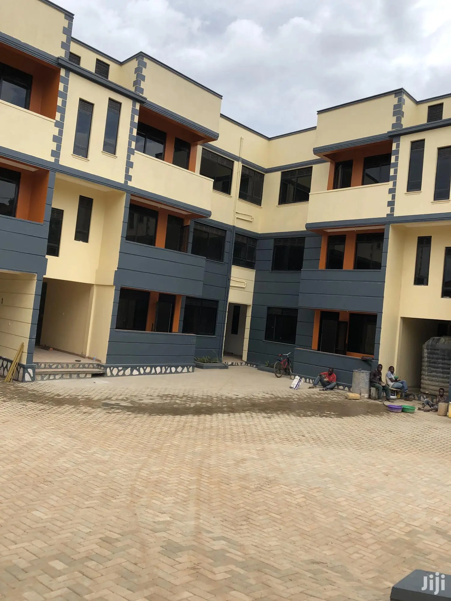 Condomimiums In Kira Tarmacked Neighborhood For Sell