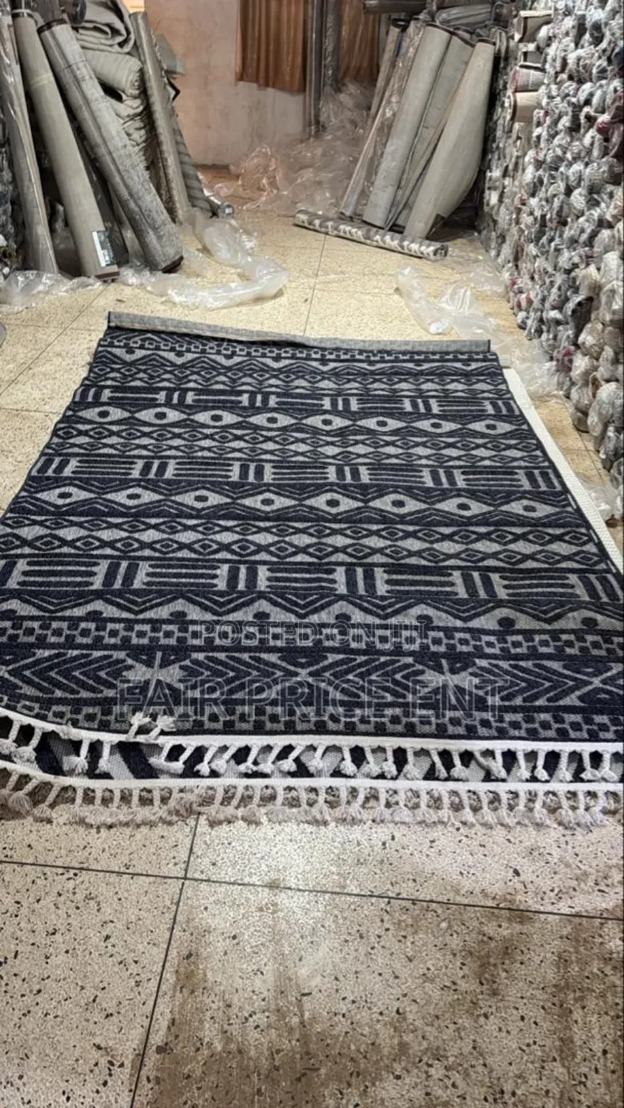 Executive Ruger Center Carpets. Large. 2*3 Metres. ( Black)