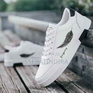 Classic Style Men's Sports Shoes White Sneakers Lace Up Outdoor Shoes