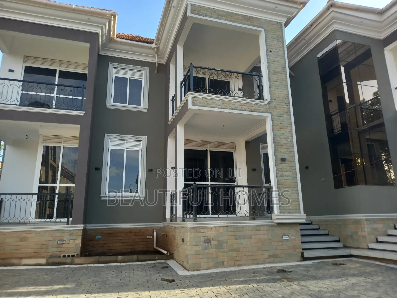 Furnished 5bdrm Duplex in Kira for sale