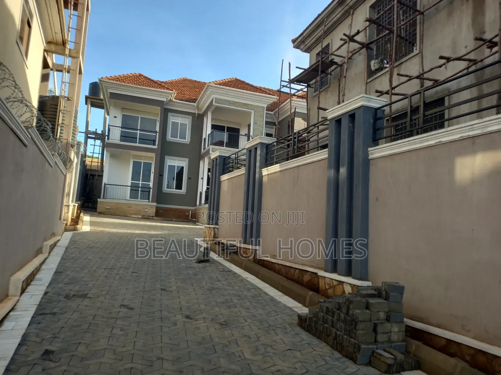 Furnished 5bdrm Duplex in Kira for sale