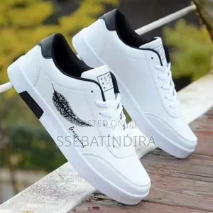 Classic Style Men's Sports Shoes White Sneakers Lace Up Outdoor Shoes
