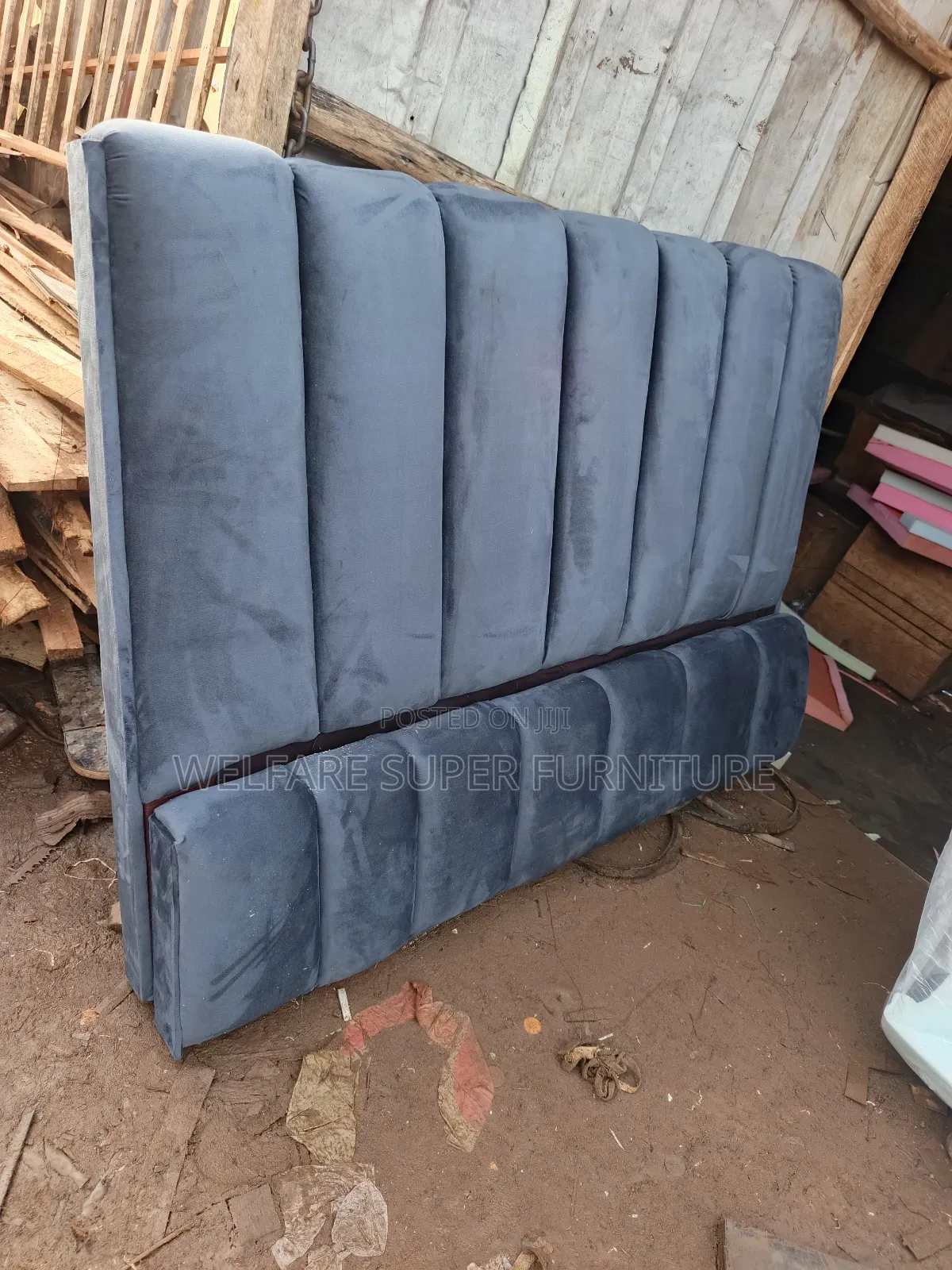 Simle 4 6 Bed in Grew Color