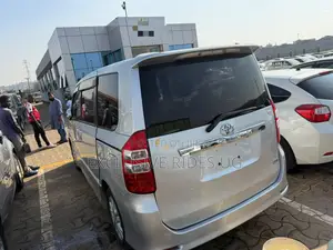 Toyota Noah 2013 Silver