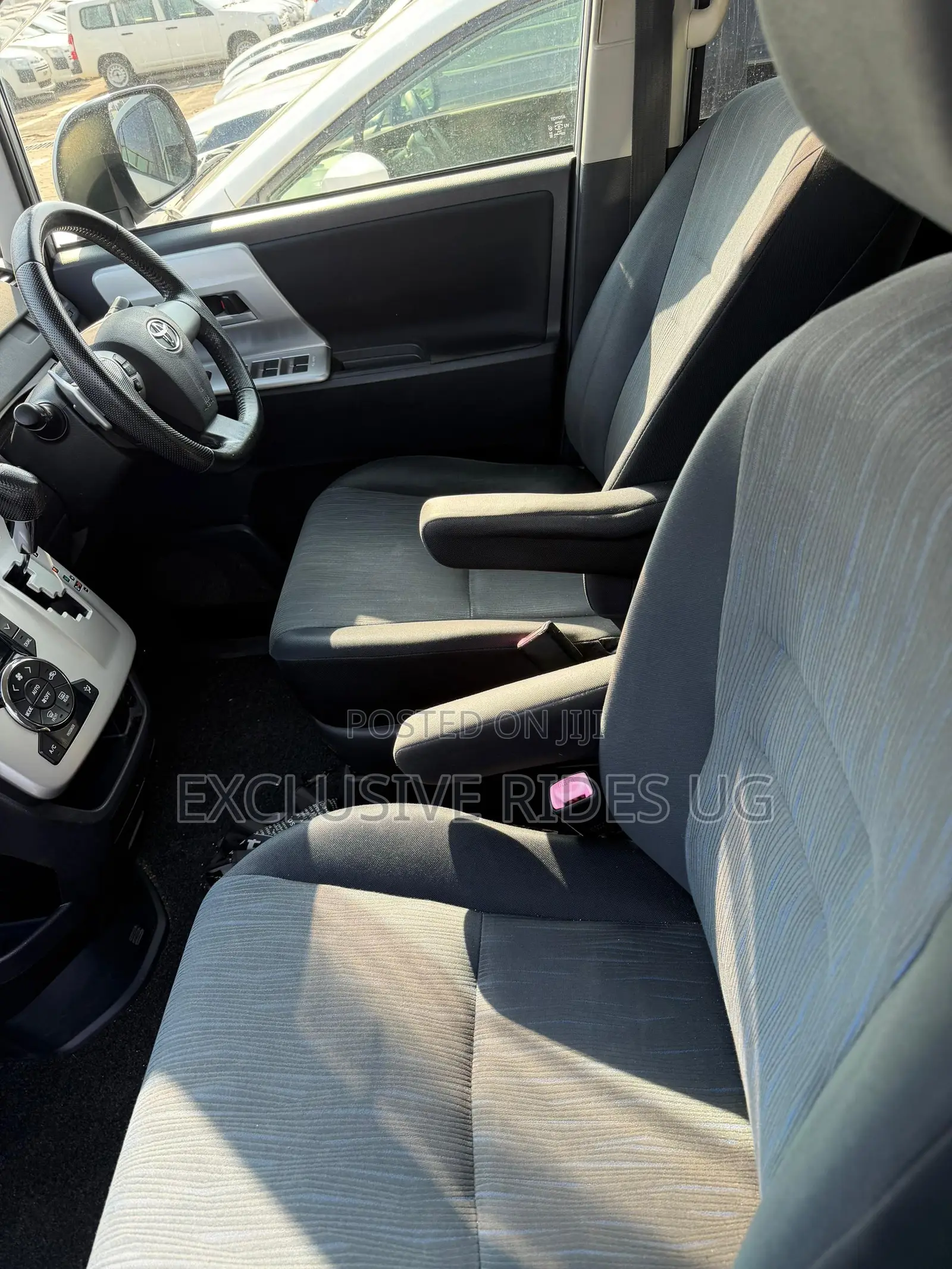 Toyota Noah 2013 Silver