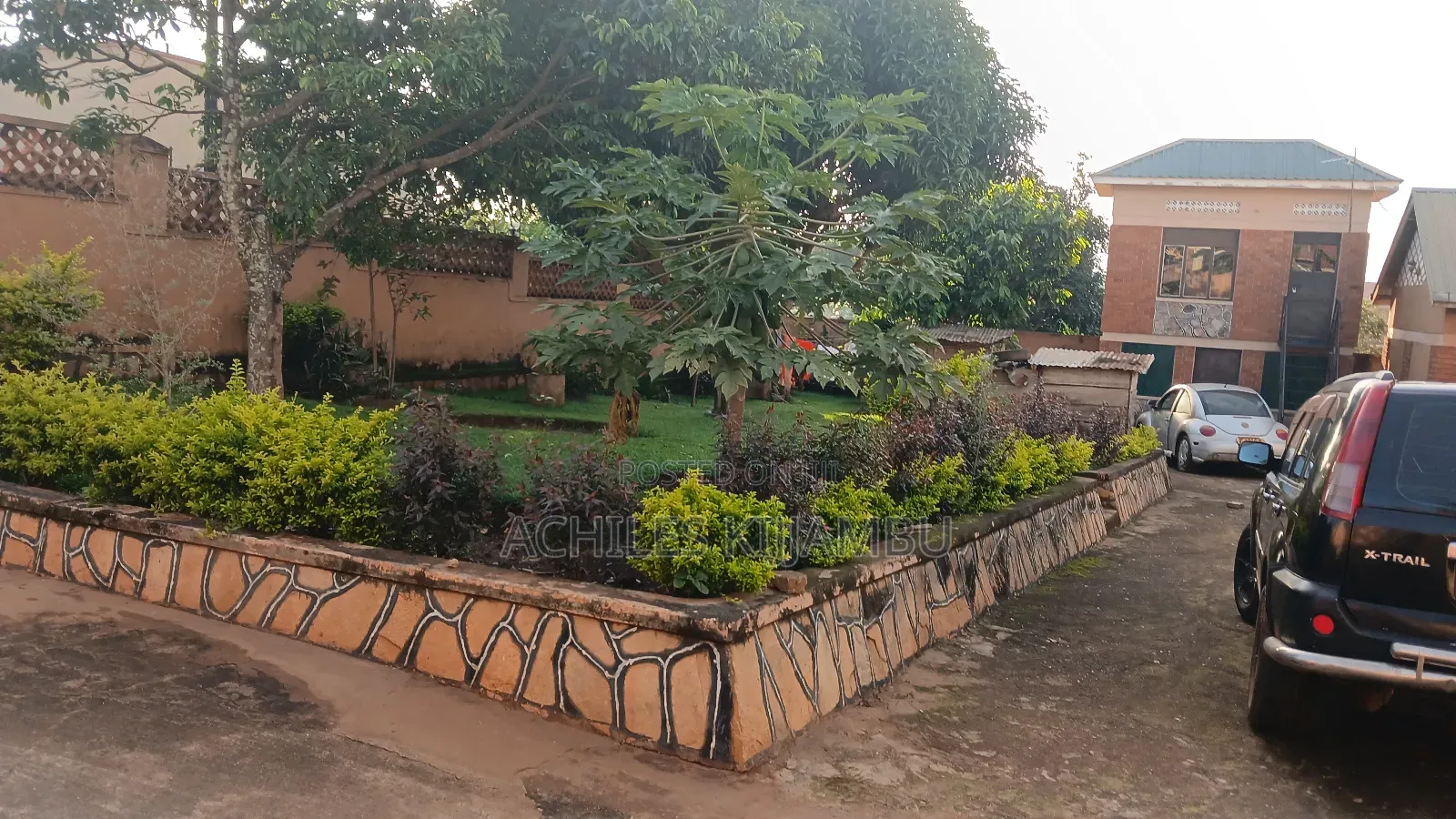 7bdrm Bungalow in Rev Father'S Estate, Mukono TC for sale