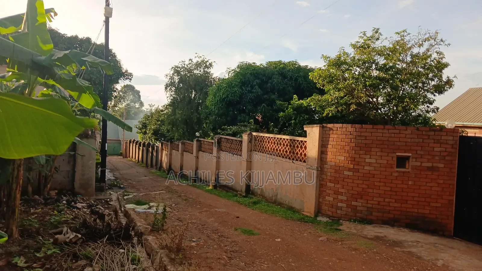7bdrm Bungalow in Rev Father'S Estate, Mukono TC for sale