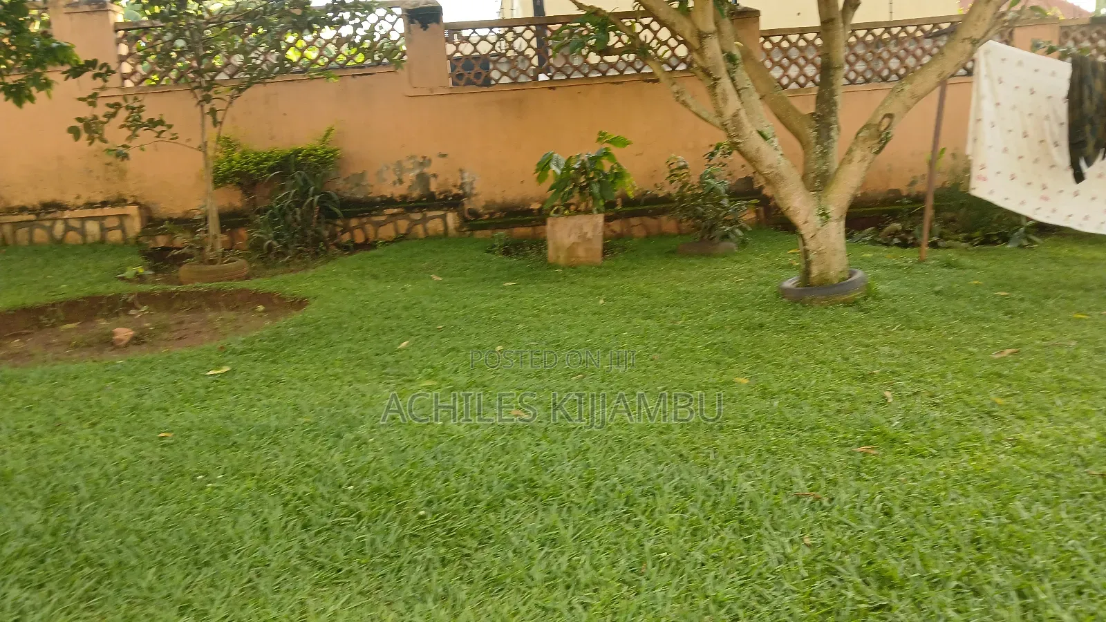 7bdrm Bungalow in Rev Father'S Estate, Mukono TC for sale