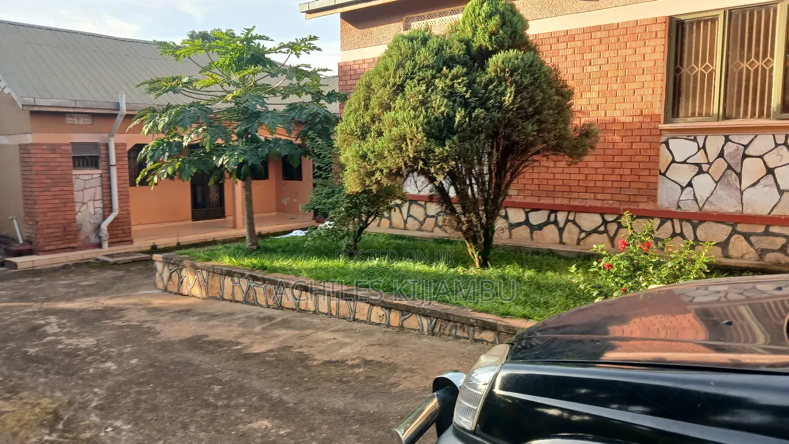 7bdrm Bungalow in Rev Father'S Estate, Mukono TC for sale