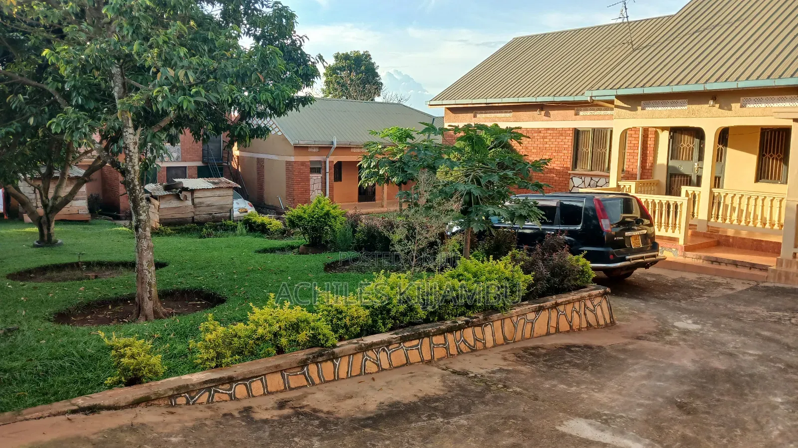 7bdrm Bungalow in Rev Father'S Estate, Mukono TC for sale
