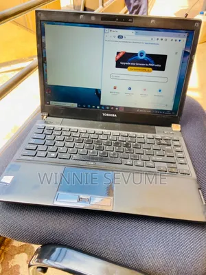 Laptop Toshiba Portege R930 6GB Intel Core i7 HDD+SSD 250GB