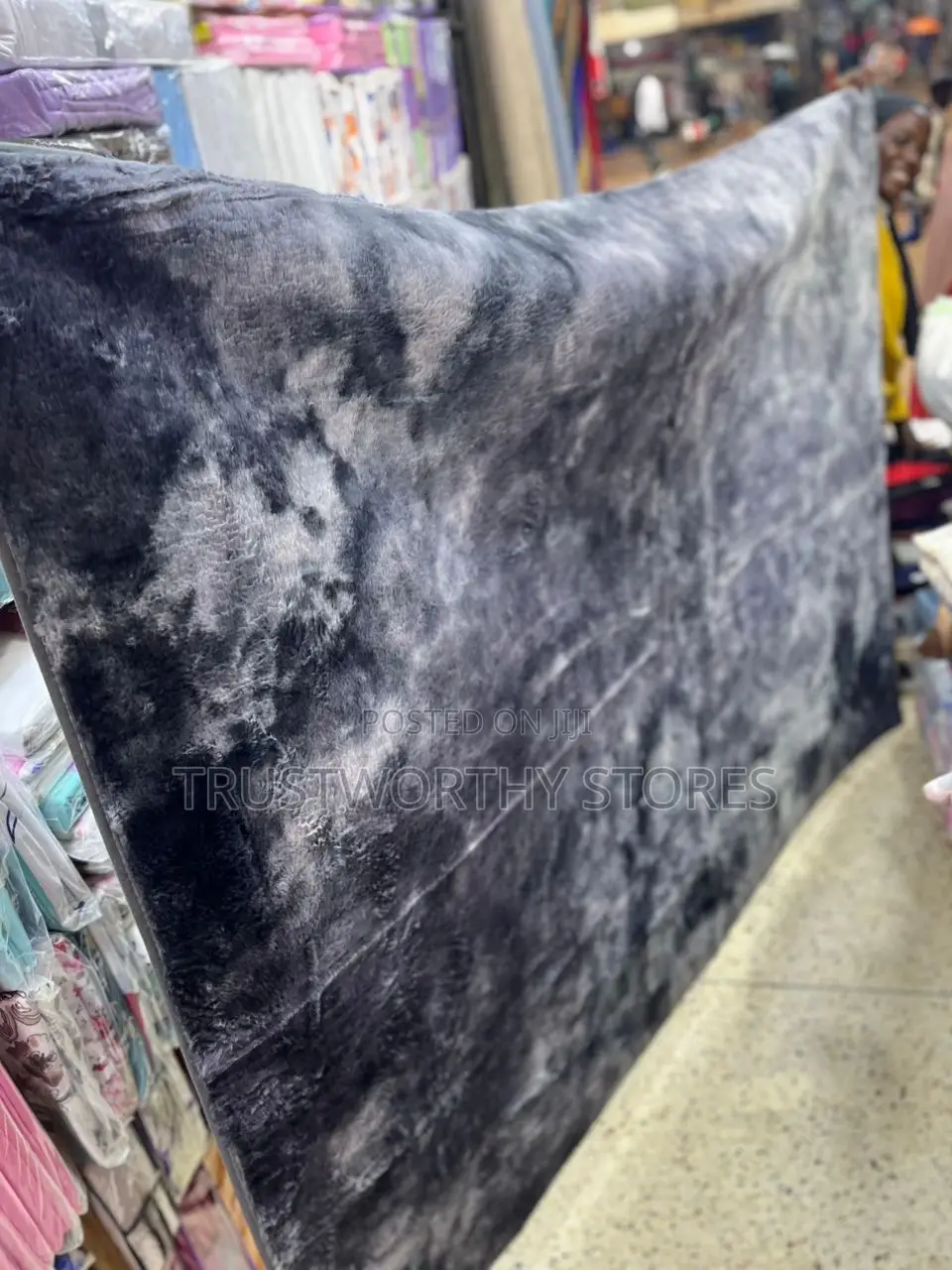 150x200cm Soft Fluffy Carpet Patched Black