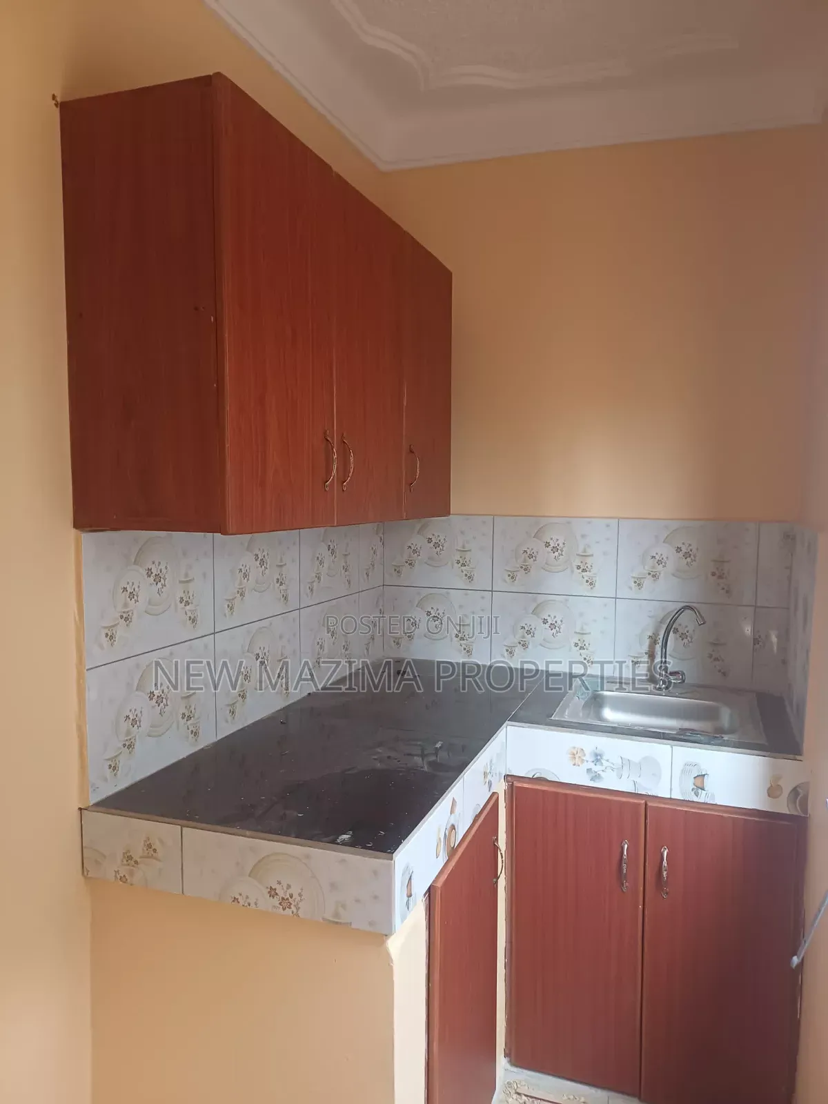 3bdrm Bungalow in Namasuba Town, Central Division for sale