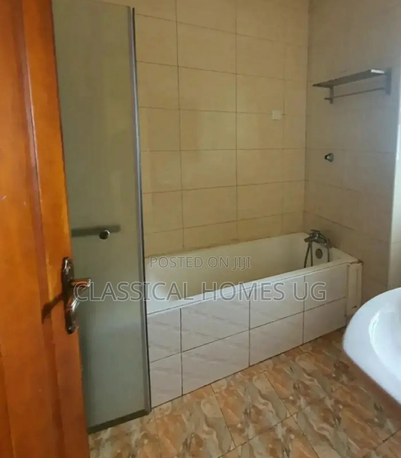 4bdrm Bungalow in Akright Bwebajja, Central Division for rent