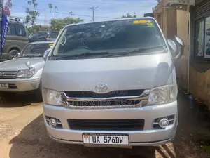 Toyota HiAce 2015 Silver