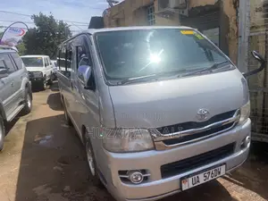 Toyota HiAce 2015 Silver