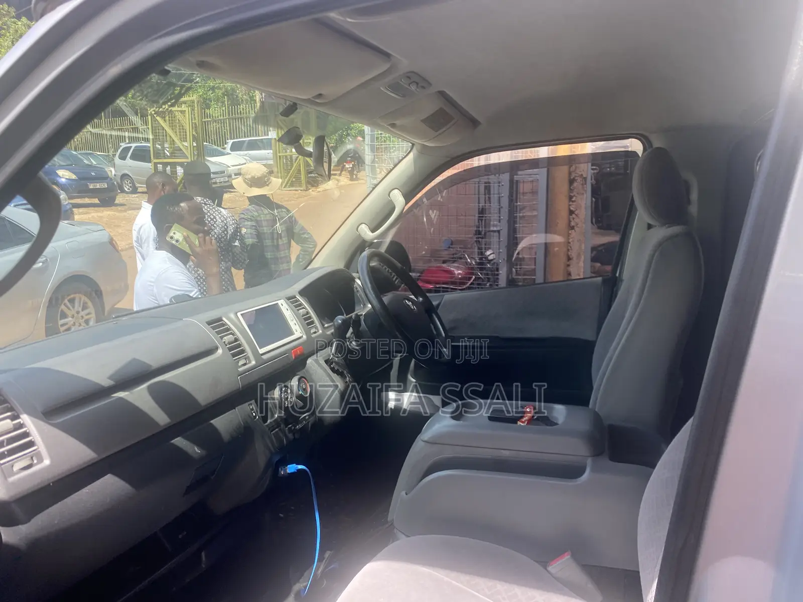 Toyota HiAce 2015 Silver