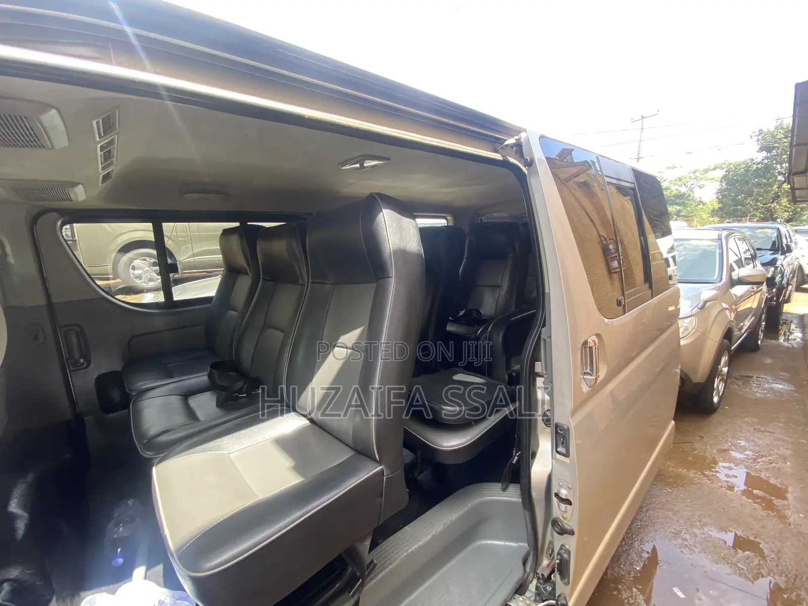 Toyota HiAce 2015 Silver