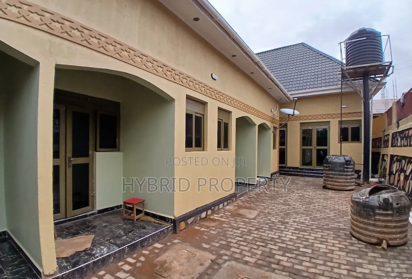 8bdrm Apartment in Kasubi Along Hoima, Rubaga for sale