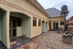 8bdrm Apartment in Kasubi Along Hoima, Rubaga for sale