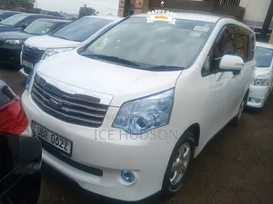 Toyota Noah 2014 White