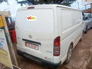 Toyota HiAce 2010 White