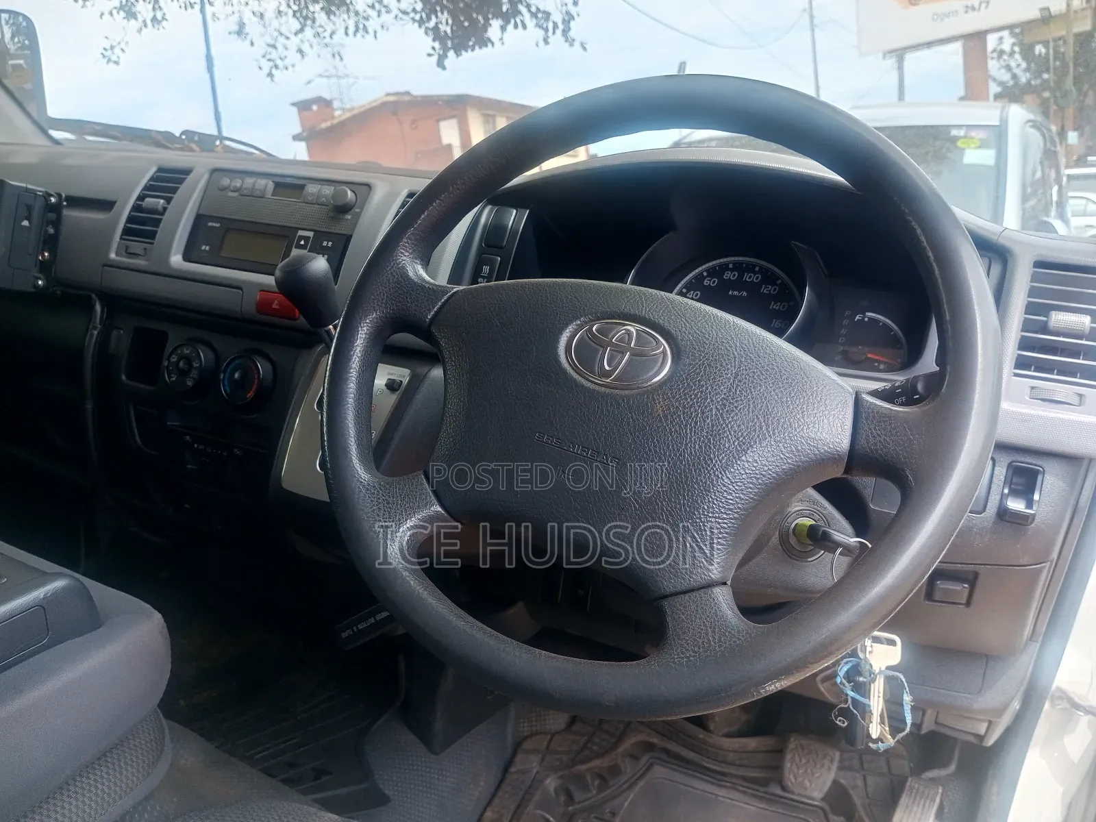 Toyota HiAce 2010 White