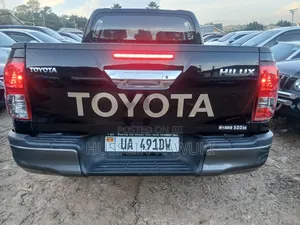 Toyota Hilux 2018 Black