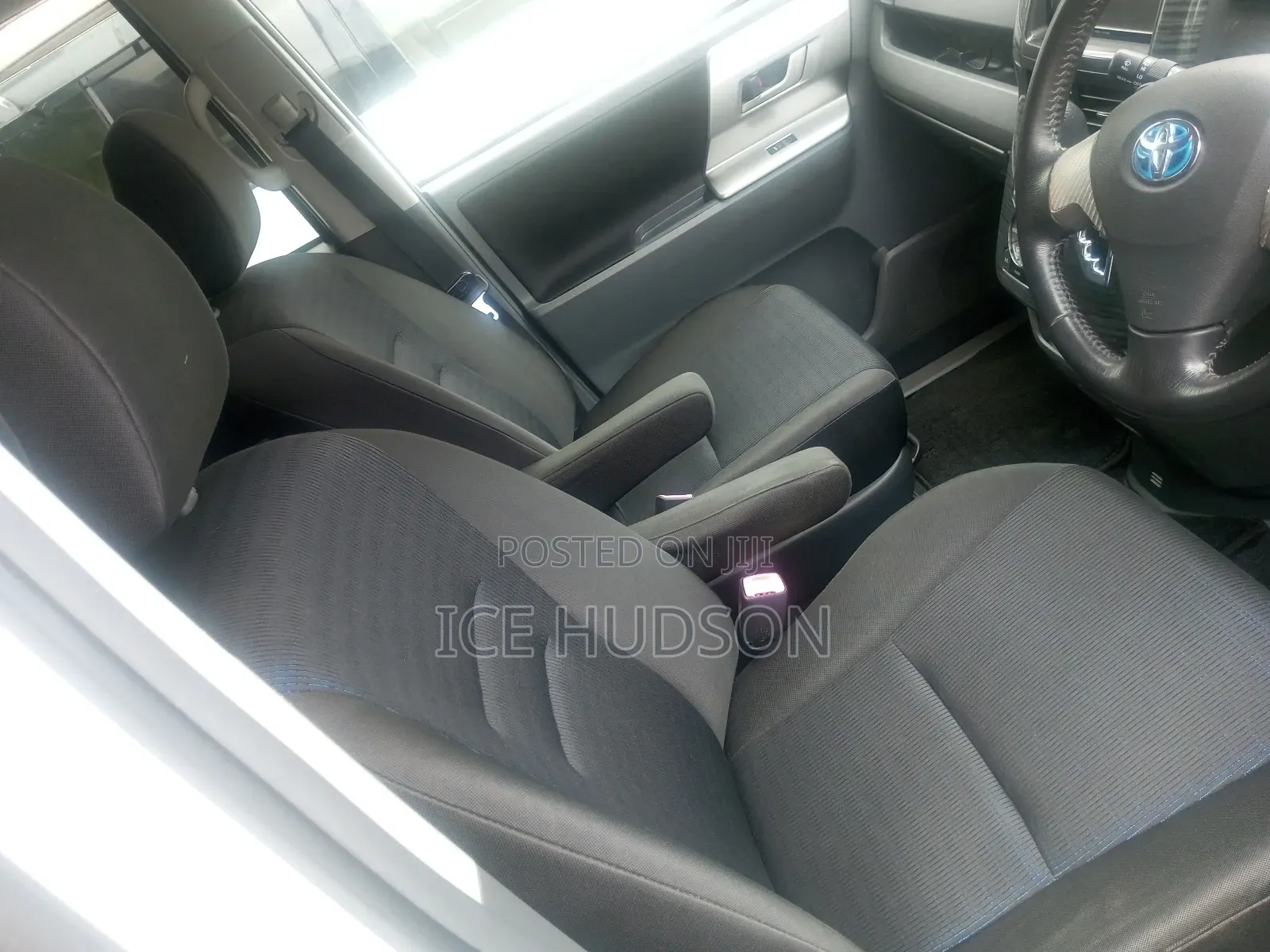 Toyota Noah 2012 White