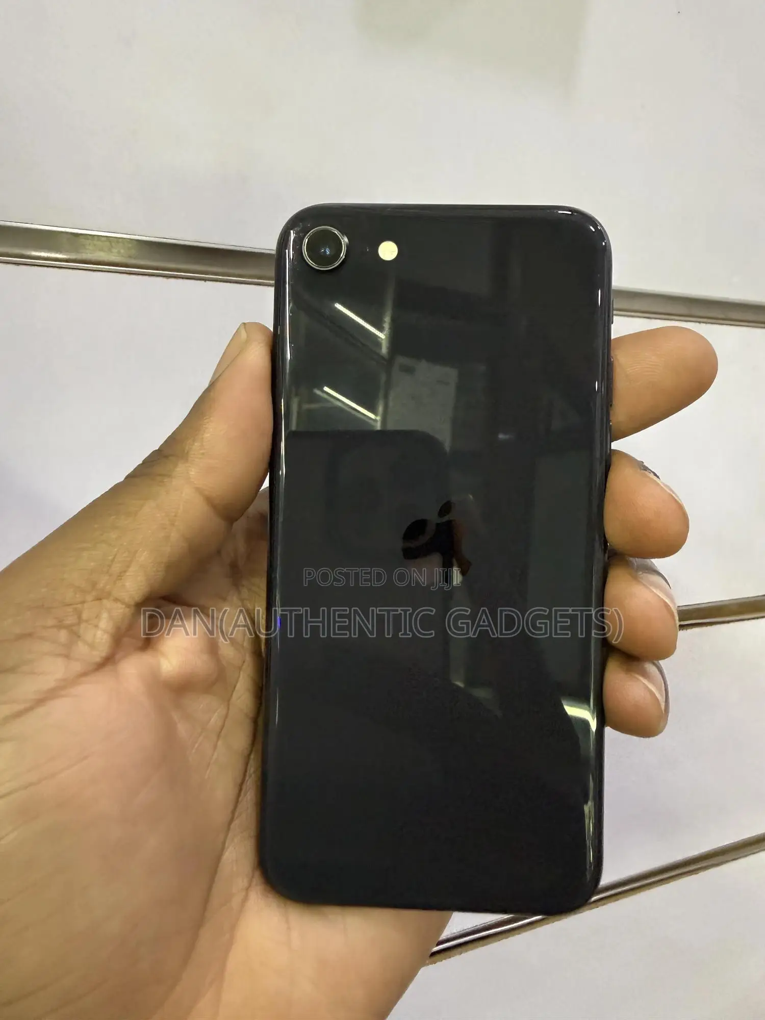 Apple iPhone SE (2020) 128 GB Black