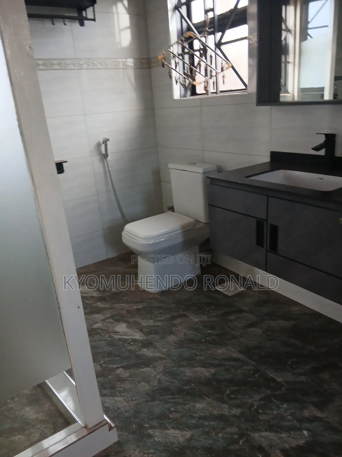 6bdrm Apartment in Kisaasi, Nakawa for rent
