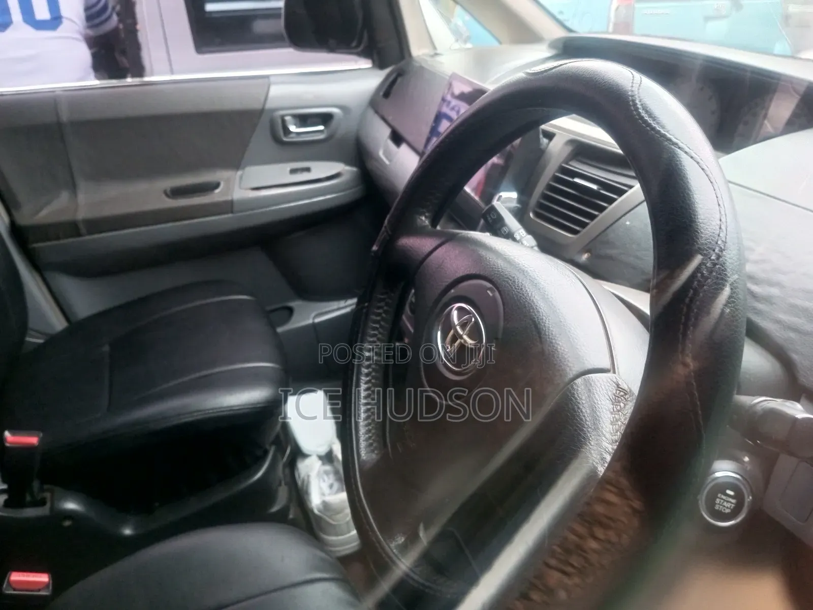 Toyota Noah 2014 Gray