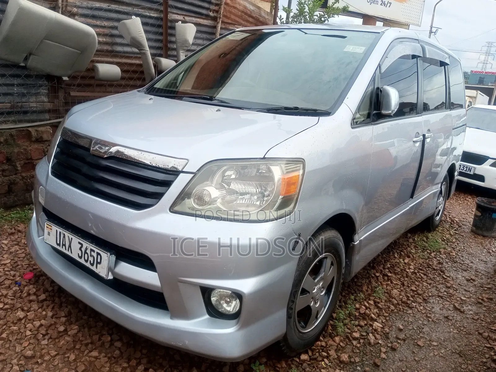 Toyota Noah 2014 Gray