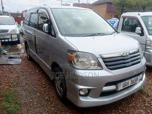 Toyota Noah 2014 Gray