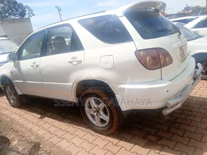 Toyota Harrier 2005 White