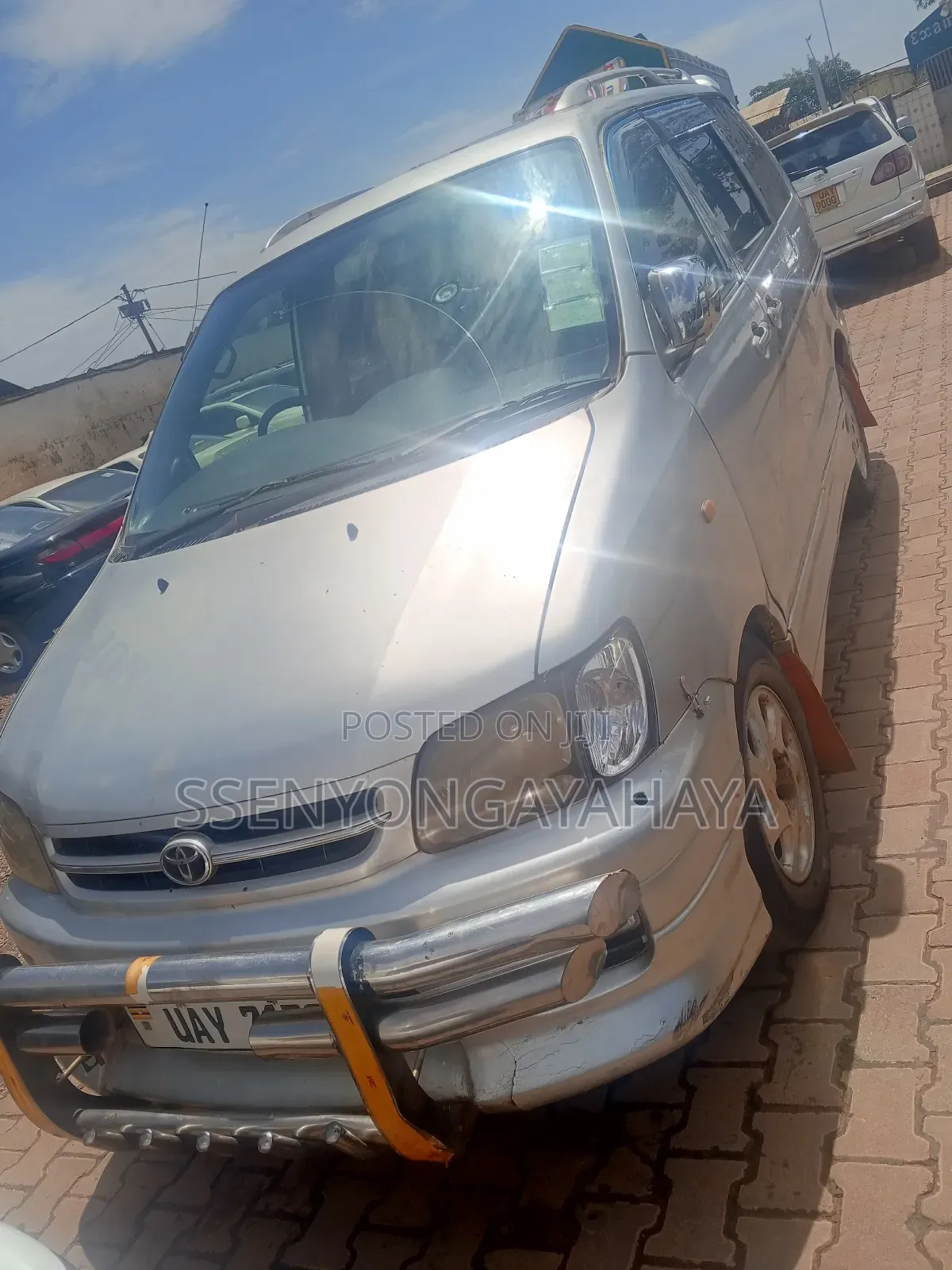 Toyota Noah 2001 Silver