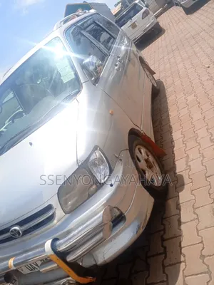 Toyota Noah 2001 Silver