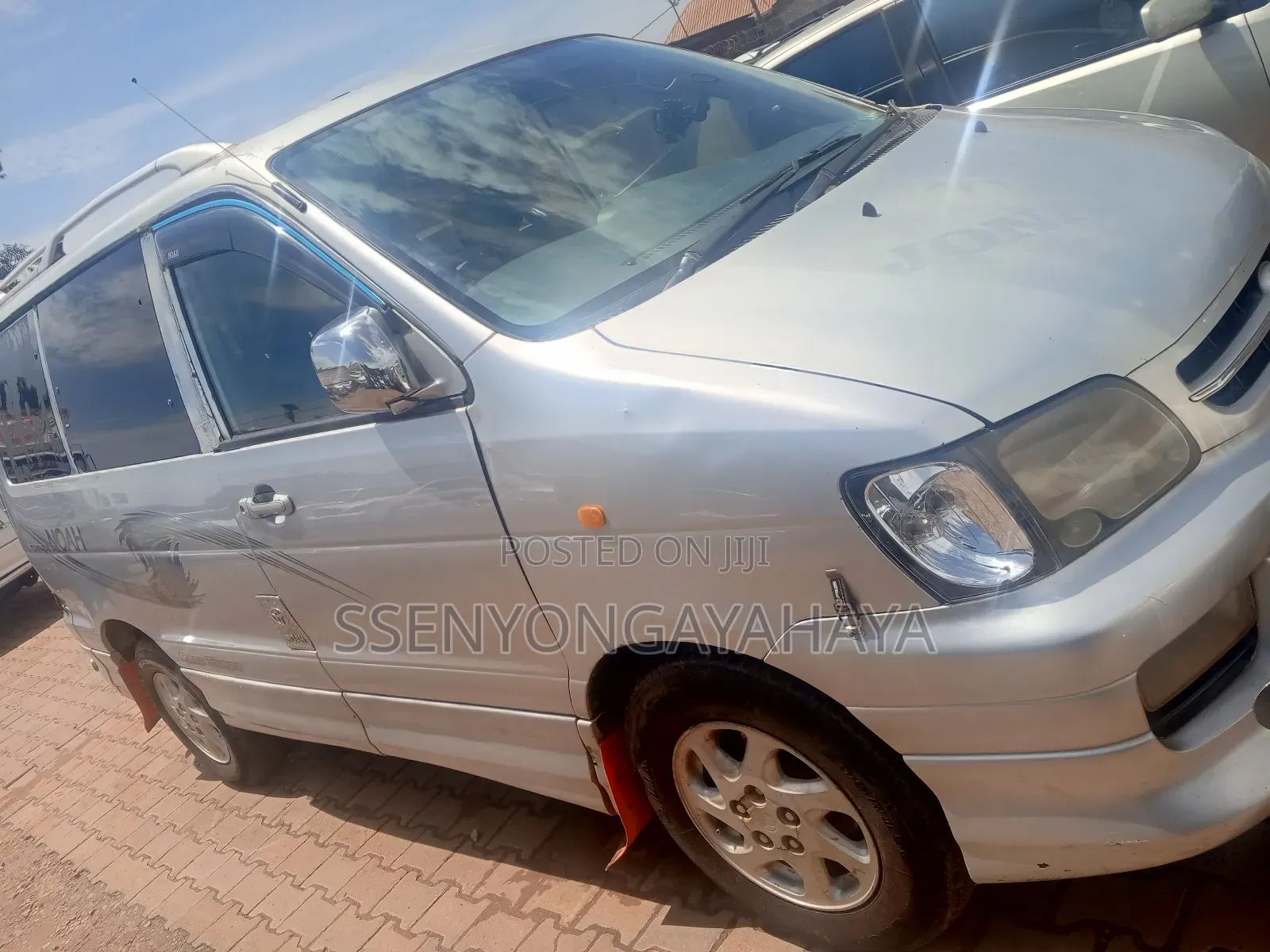 Toyota Noah 2001 Silver