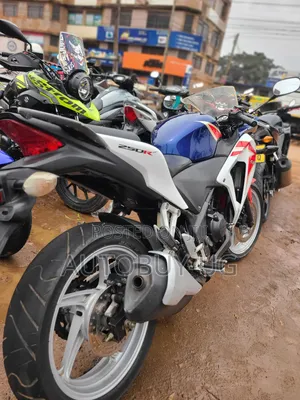 Honda CB 2014 White