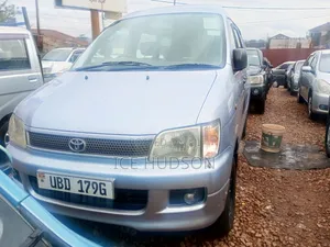 Toyota Noah 2001 Blue